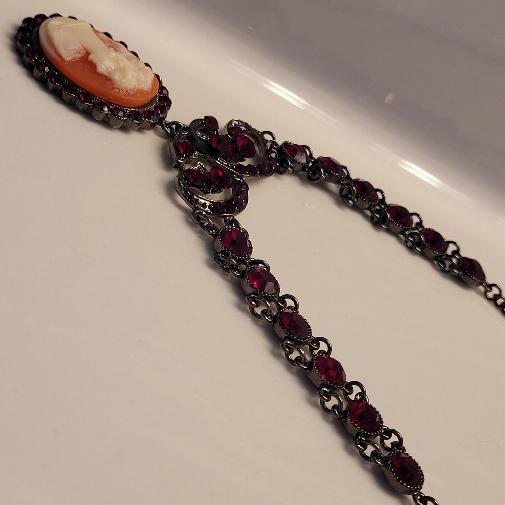 Cameo Pendant With Deep Blood Red Crystals Gunmetal-tone Choker Necklace PoFJ - Picture 3 of 16